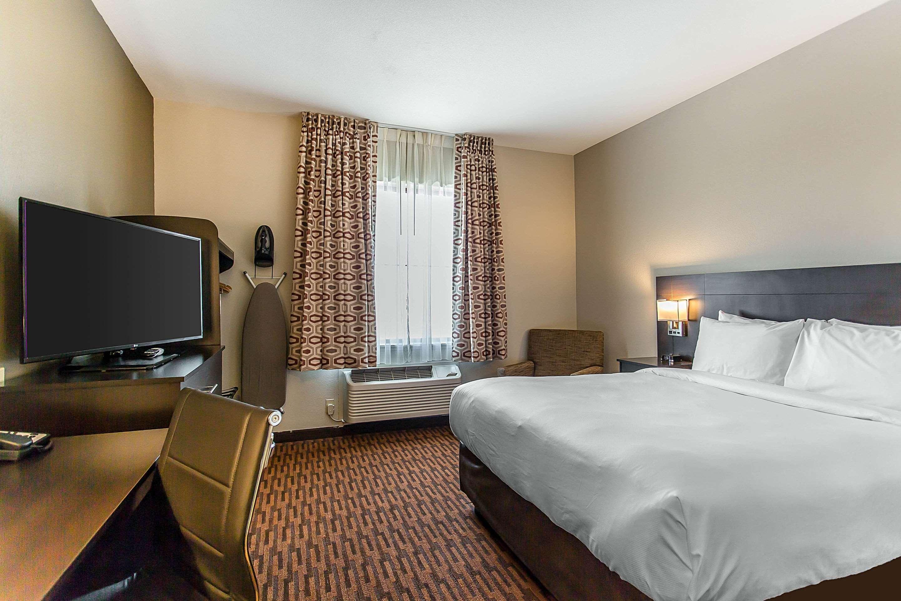 Suburban I-20 Hotel Midland