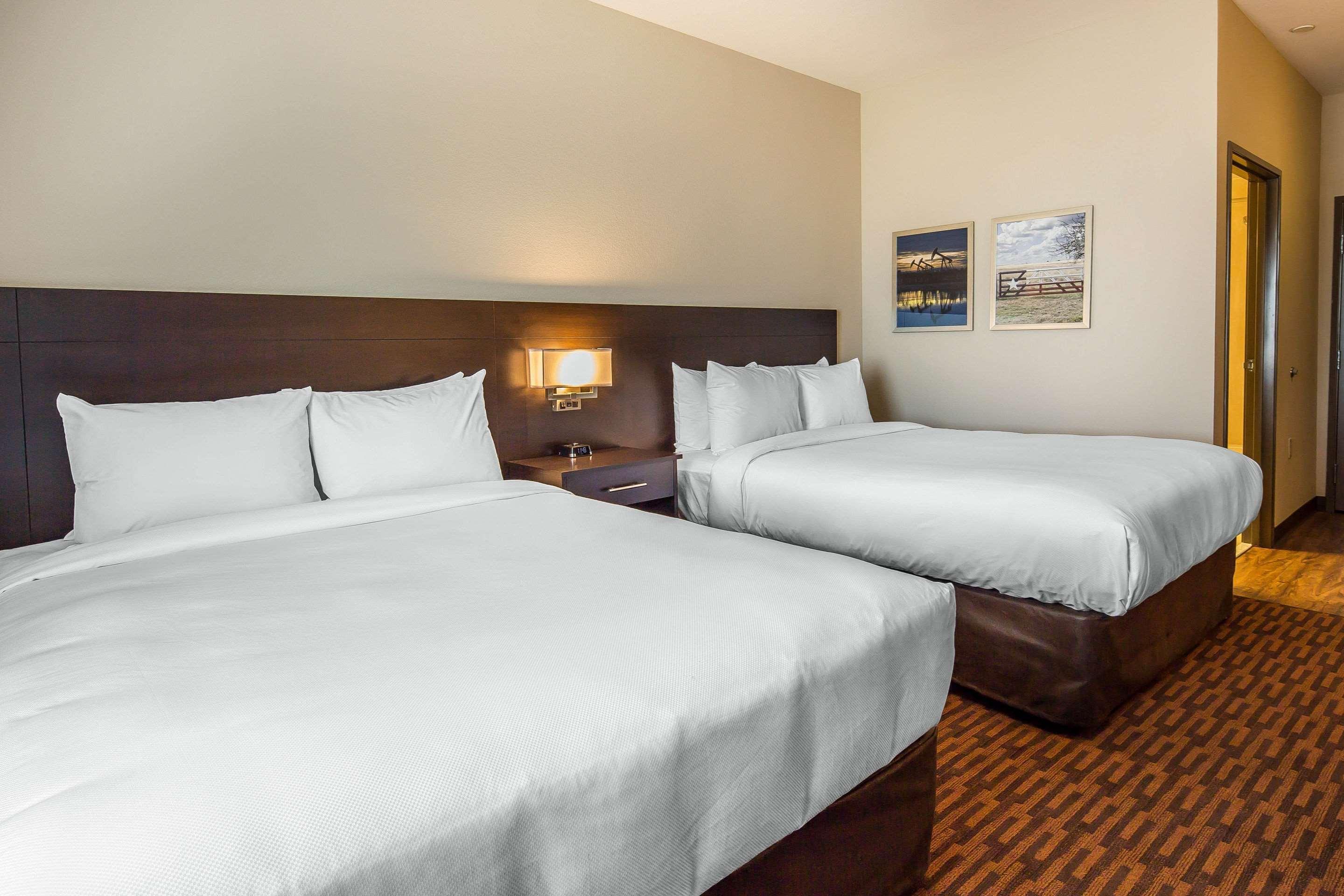 Hotel Suburban I-20 Midland