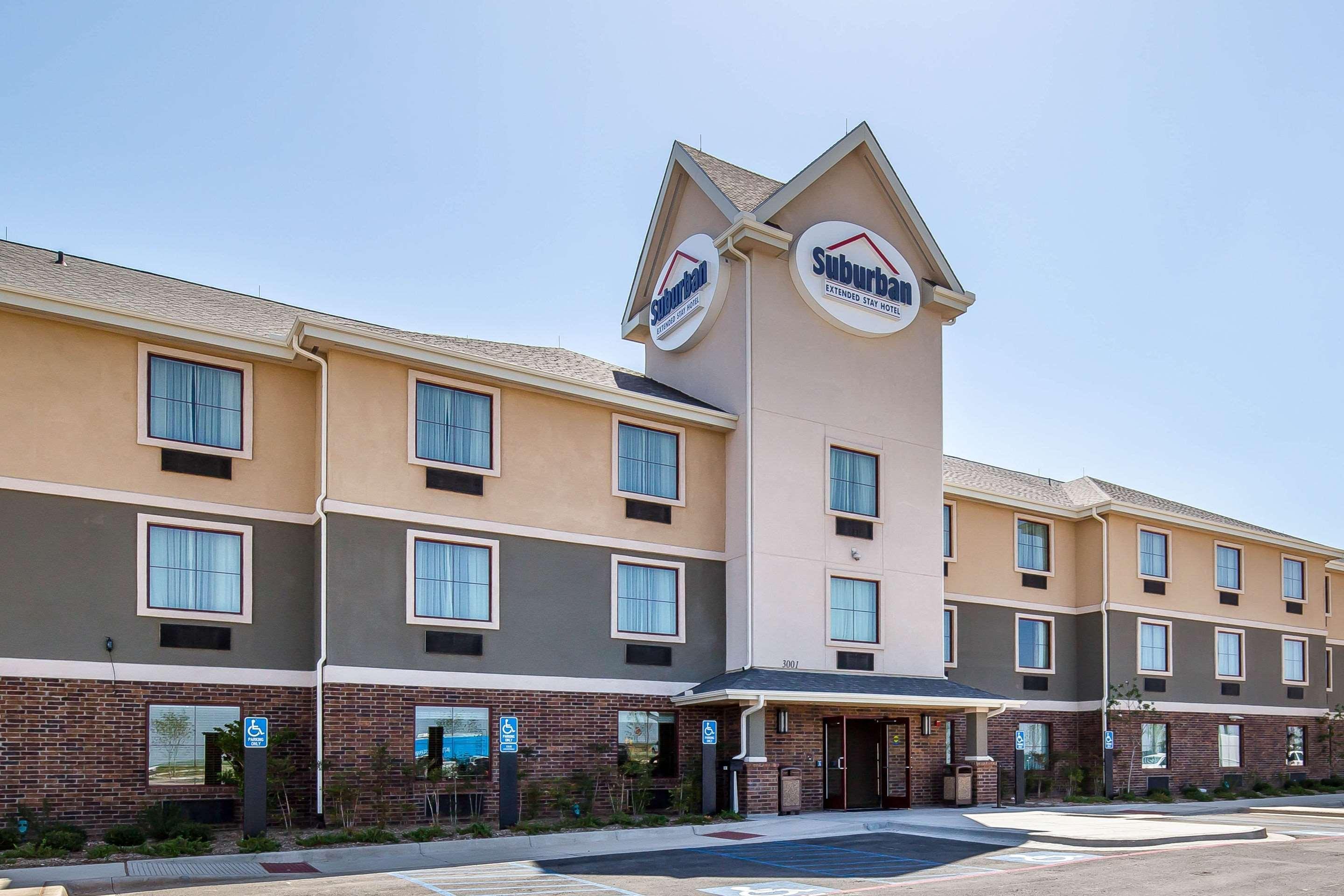 Suburban I-20 Hotel 2*