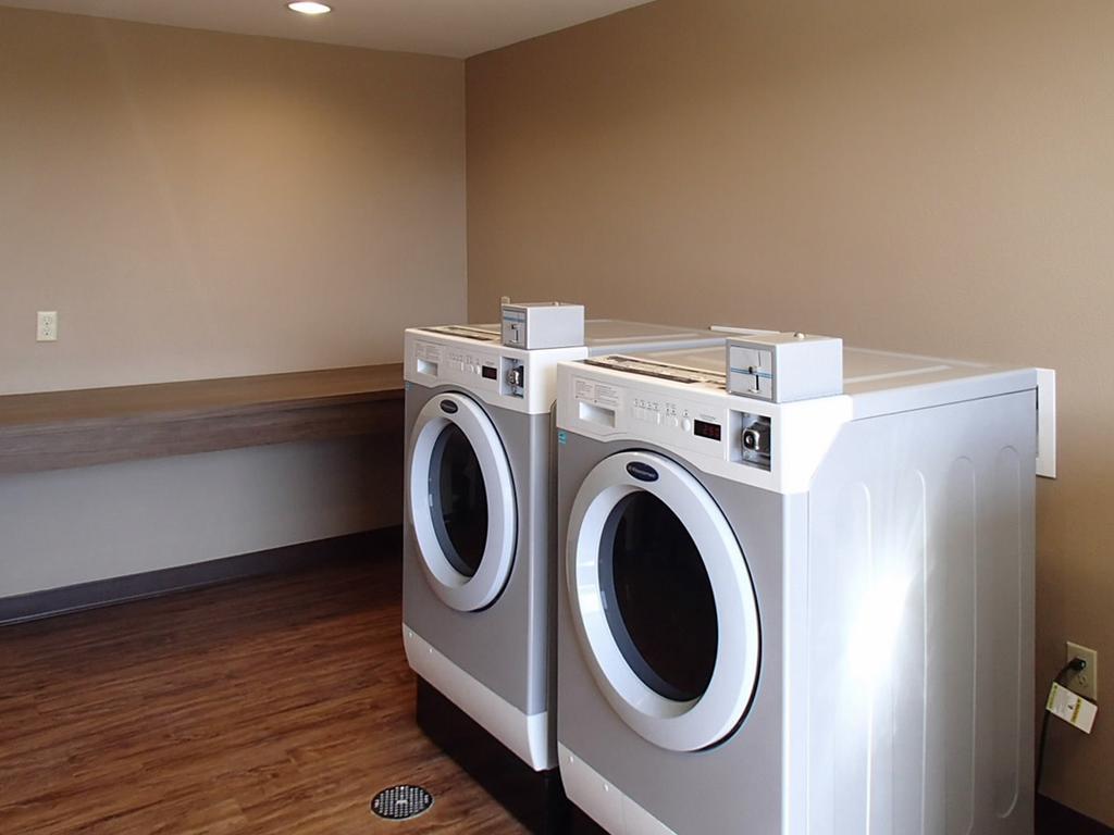 Suburban I-20 Hotel 2*